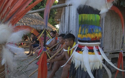 Préparation à la danse Tule, village de Jolokoman