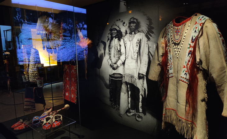 Montage de l'exposition Sur la piste des Sioux