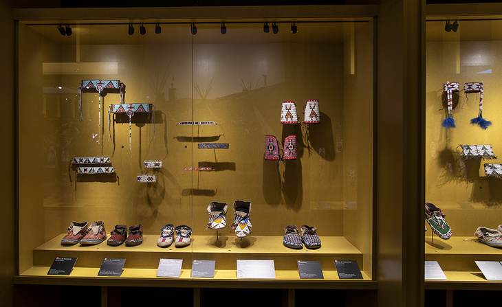 Mocassins présents dans l'exposition Sur la piste des Sioux