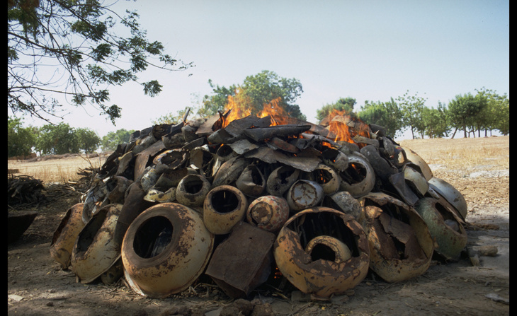 Cuisson de poteries à Tchériba (Burkina Faso) en 1993