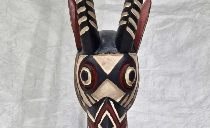 Masque figurant une antilope