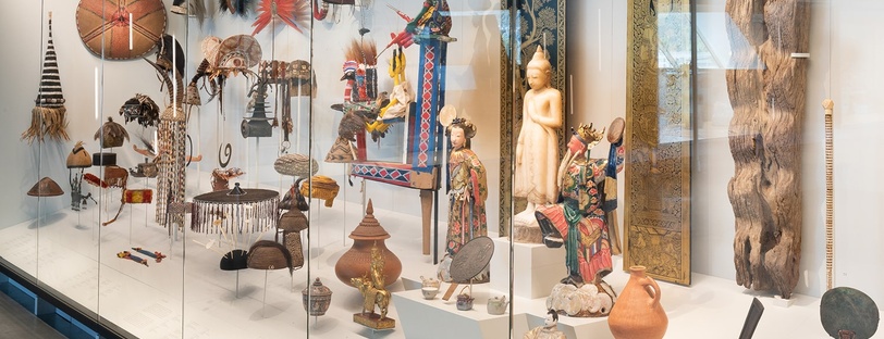 vitrine Galerie Émile Guimet