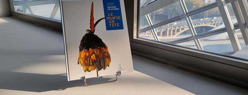 Le Monde en tête – La donation des coiffes Antoine de Galbert