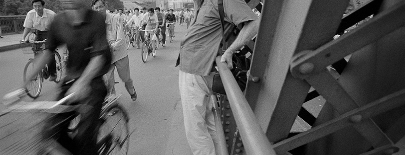 Marc Riboud sur le pont Zhuhai Canton, Chine 1993 