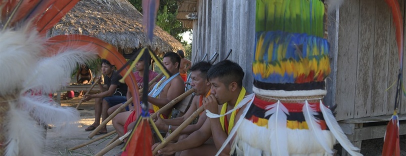 Préparation à la danse Tule, village de Jolokoman