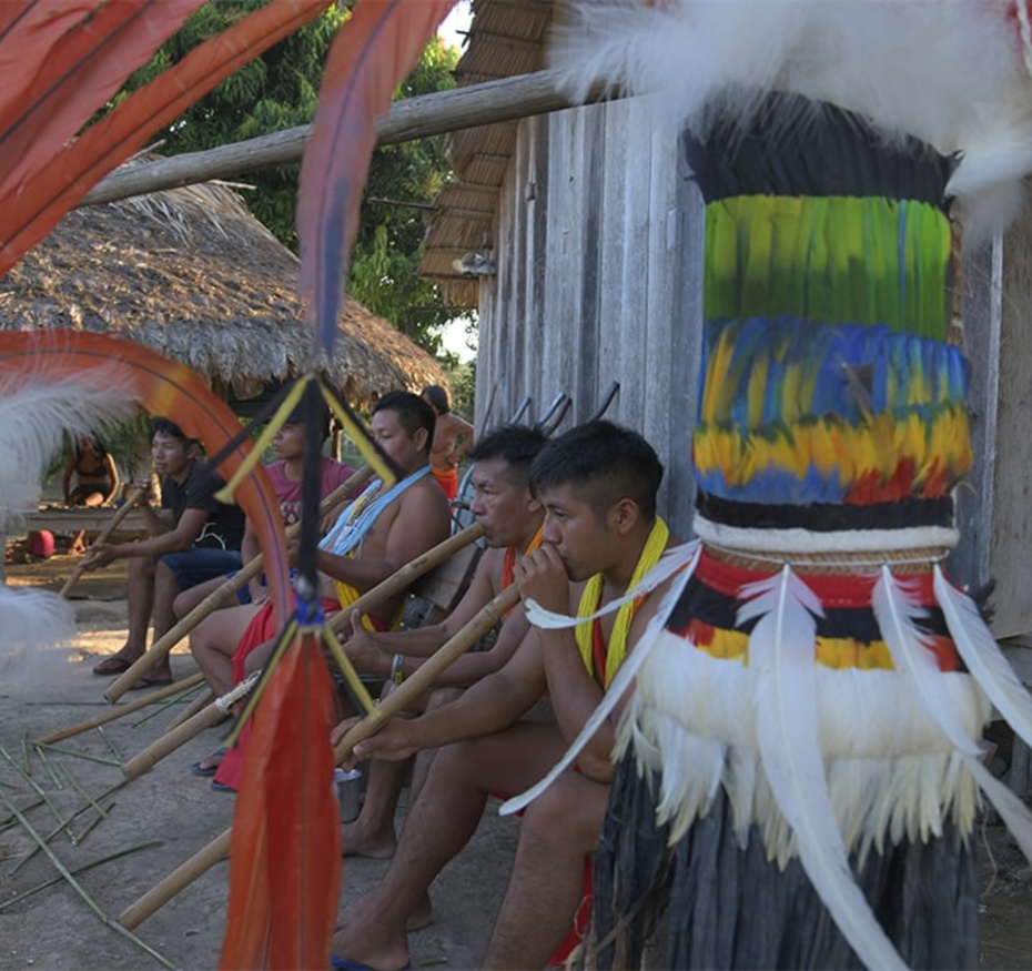Préparation à la danse Tule, village de Jolokoman